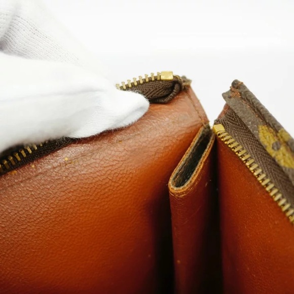 Authentic Louis Vuitton pochette 26 clutch monogram wristlet - Picture 7 of 11